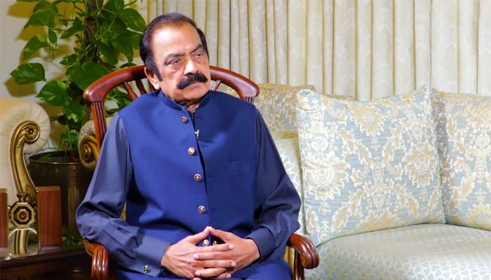 علیمہ خان، عمران خان کے انارکی پھیلانے والے پیغامات لاتی رہی ہیں: رانا ثنا اللہ