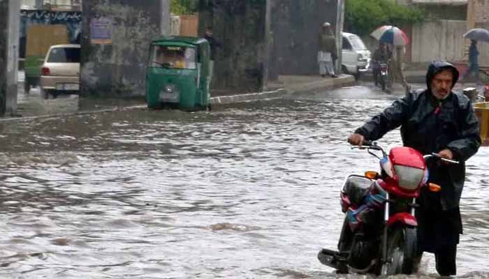 ملک کے مختلف حصوں میں آج موسلادھار بارش کا امکان، نشیبی علا قے زیر آب آنے کا خدشہ