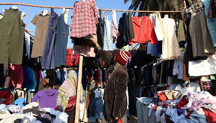 استعمال شدہ ملبوسات کی درآمد پر فی کلو 200 روپے کا ٹیکس، تاجر بلبلا اٹھے