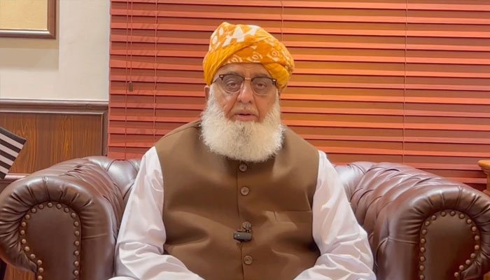 مدارس کیخلاف پروپیگنڈا کیا جارہا ہے اور انہیں توڑنے کی سازش کی جارہی ہے: مولانا فضل الرحمان