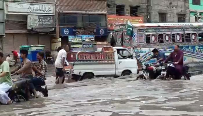 مون سون سسٹم بحیرہ عرب میں موجود، کراچی میں آج وقفے وقفے سے بارش ہوگی: موسمیاتی ماہرین