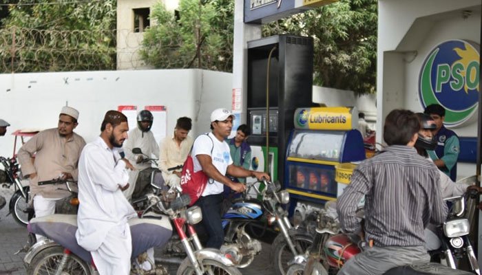 پیٹرول پرلیوی میں ایک روپے 60 پیسےفی لیٹرکا اضافہ