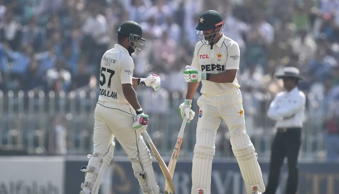 پنڈی ٹیسٹ: پاکستان کی جنوبی افریقا کیخلاف پہلی اننگز میں بیٹنگ جاری