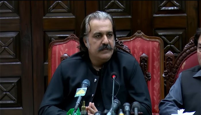 عمران خان صحت مند ہیں، بشریٰ بی بی بھی ٹھیک ہیں: علی امین گنڈا پور